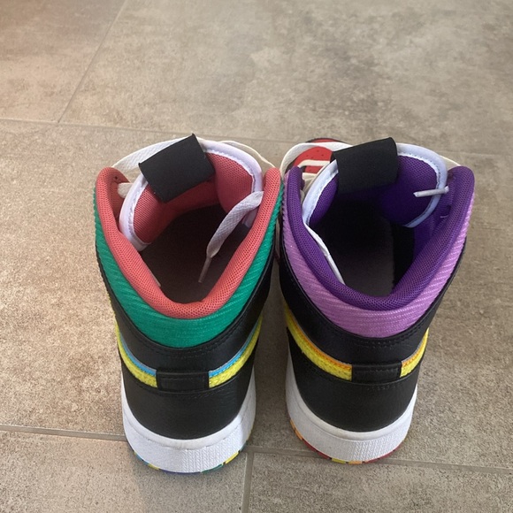 Nike Air Jordan 1’s size US 5.5 youth. sell for Atleast 100 or obo. - Picture 3 of 3